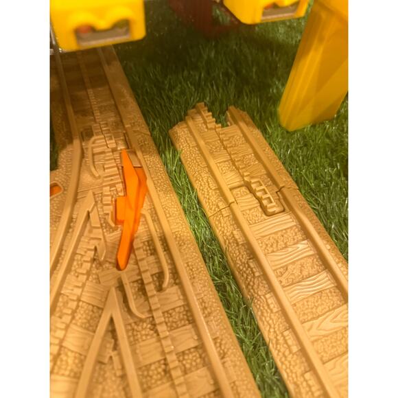 Fisher-Price GeoTrax Rail & Road System Grand Central Station Train Set L3133 - Picture 4 of 8